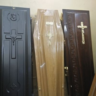 توابيت نقل الموتى محلية الصنع